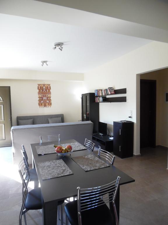 Artemis Appartments Pitsidia Extérieur photo