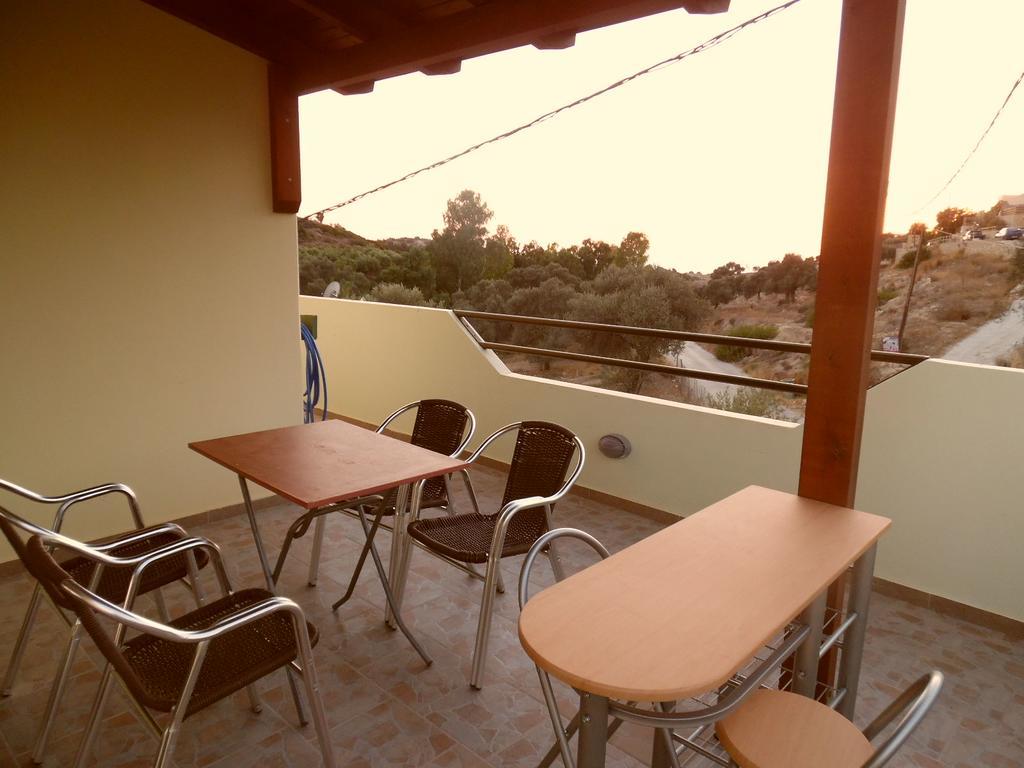Artemis Appartments Pitsidia Extérieur photo