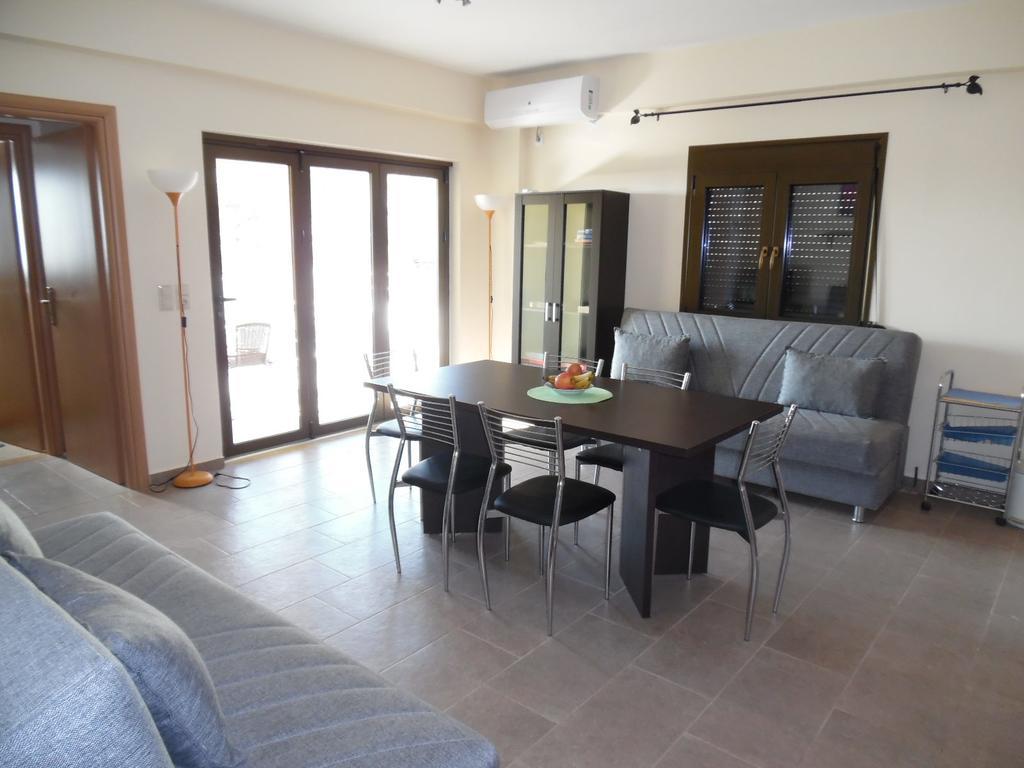 Artemis Appartments Pitsidia Extérieur photo