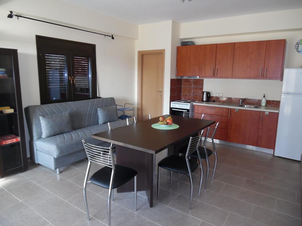 Artemis Appartments Pitsidia Extérieur photo