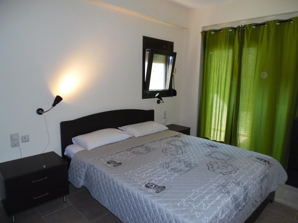 Artemis Appartments Pitsidia Extérieur photo