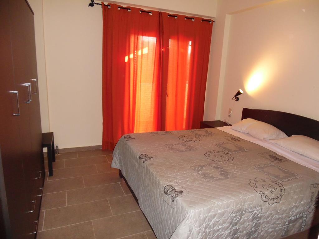 Artemis Appartments Pitsidia Extérieur photo